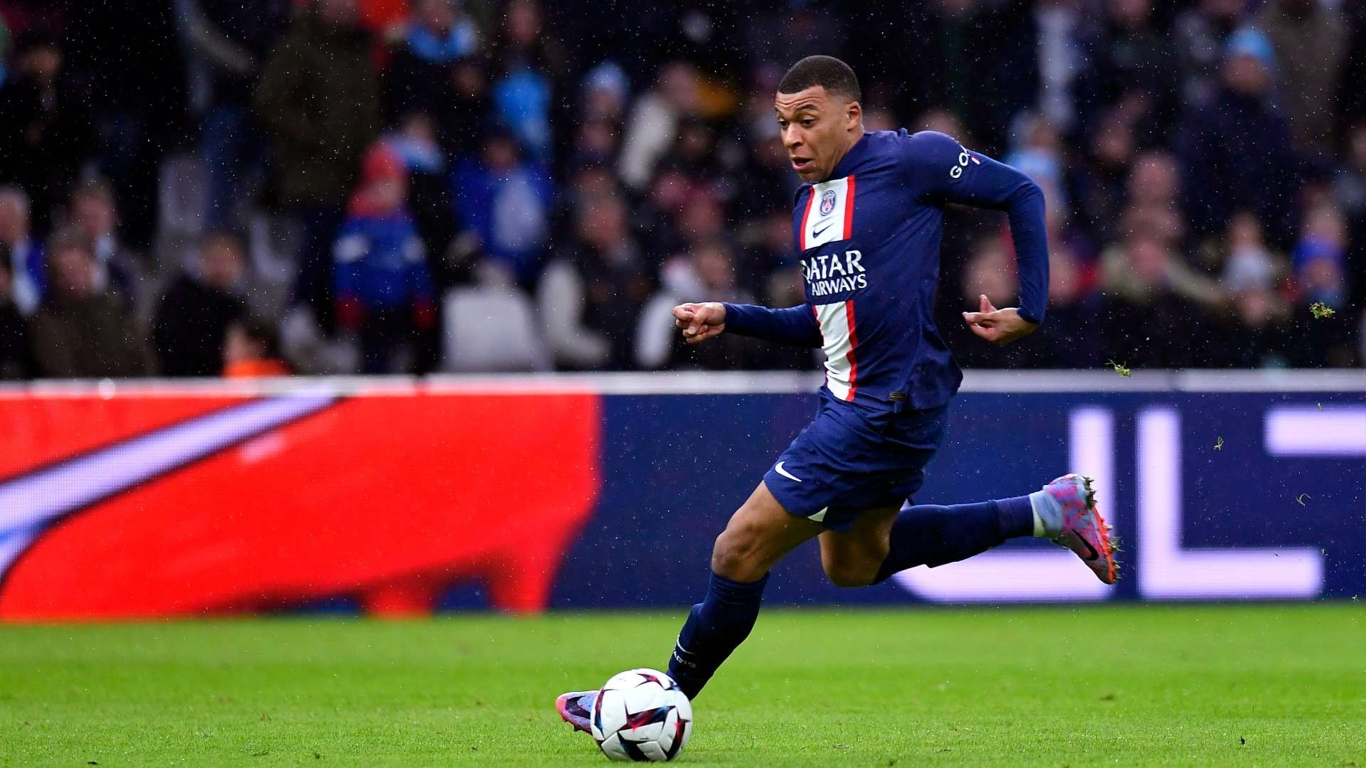 巴萨球衣品牌揭秘及最新队服图片赏析一览